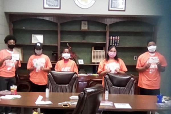 Carthage Mayor’s Youth Council Makes Cards for Veterans