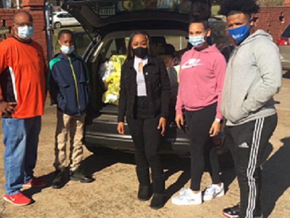 Carthage Mayor’s Youth Council Distributing Packages Ahead of Thanksgiving