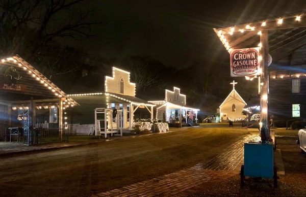 Homestead for The Holidays Continues Tonight at Mississippi Agriculture & Forestry Museum