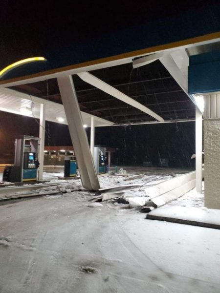 Awning collapses at Valero Gas Mart in Kosciusko