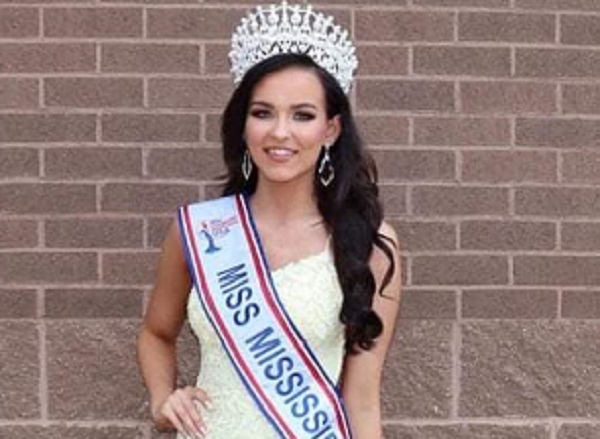 Miss Mississippi Diamond at Special Mercy Reigns Food Bank Giveaway Today and Tomorrow