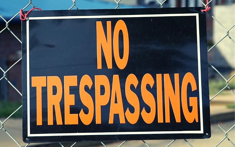 Trespassing and Felony False Pretense in Leake and Attala