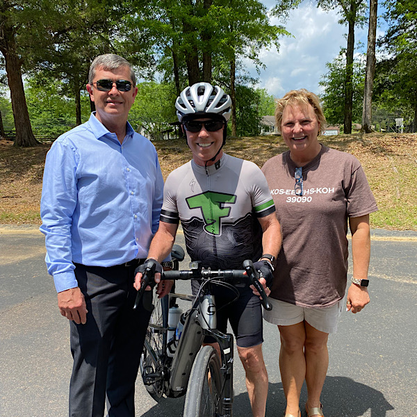Video: Olympic gold medalist Scott Hamilton stops in Kosciusko while cycling Natchez Trace