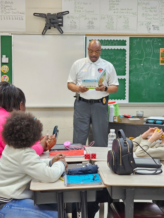 Chief Lonzo Jones reads to elementary students