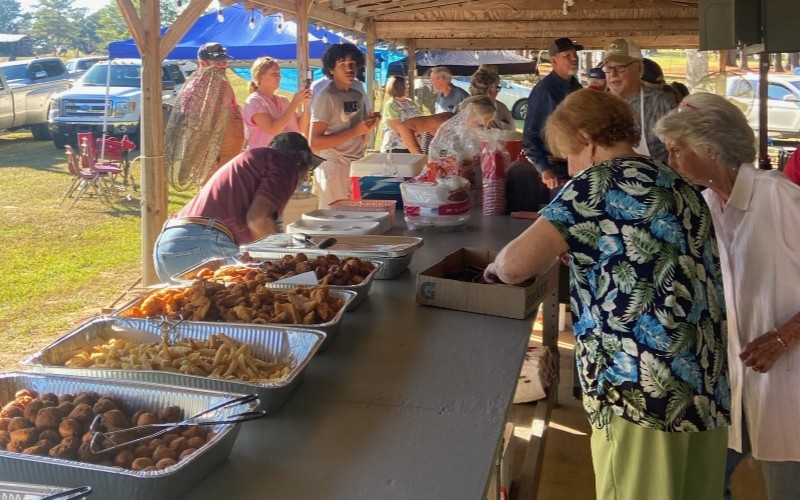 Former U.S. Motors Employees Gather for Reunion Picnic