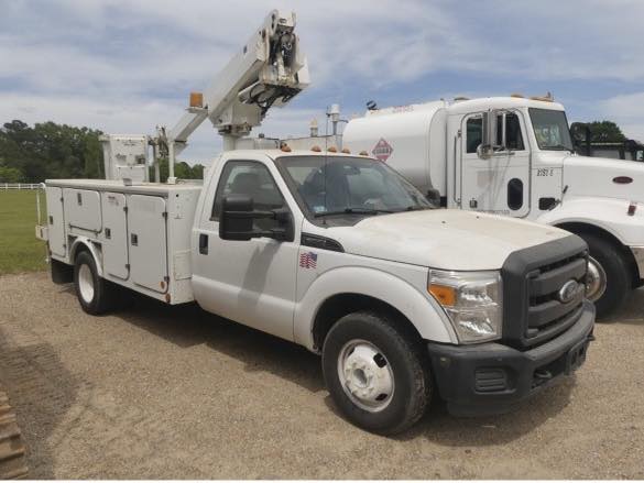 Bucket Truck Stolen from Deanco Auction in Philadelphia
